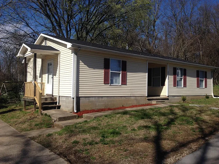 1130 Cates St — Photo 2
