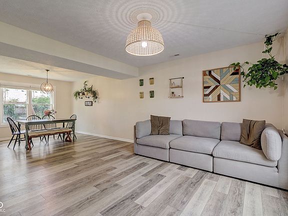 5th image of 715 Woodcote Ln