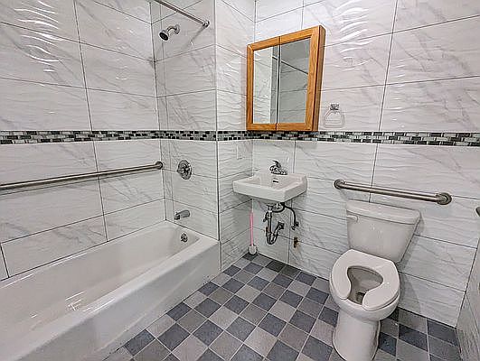 5th image of 521 45th St #1A