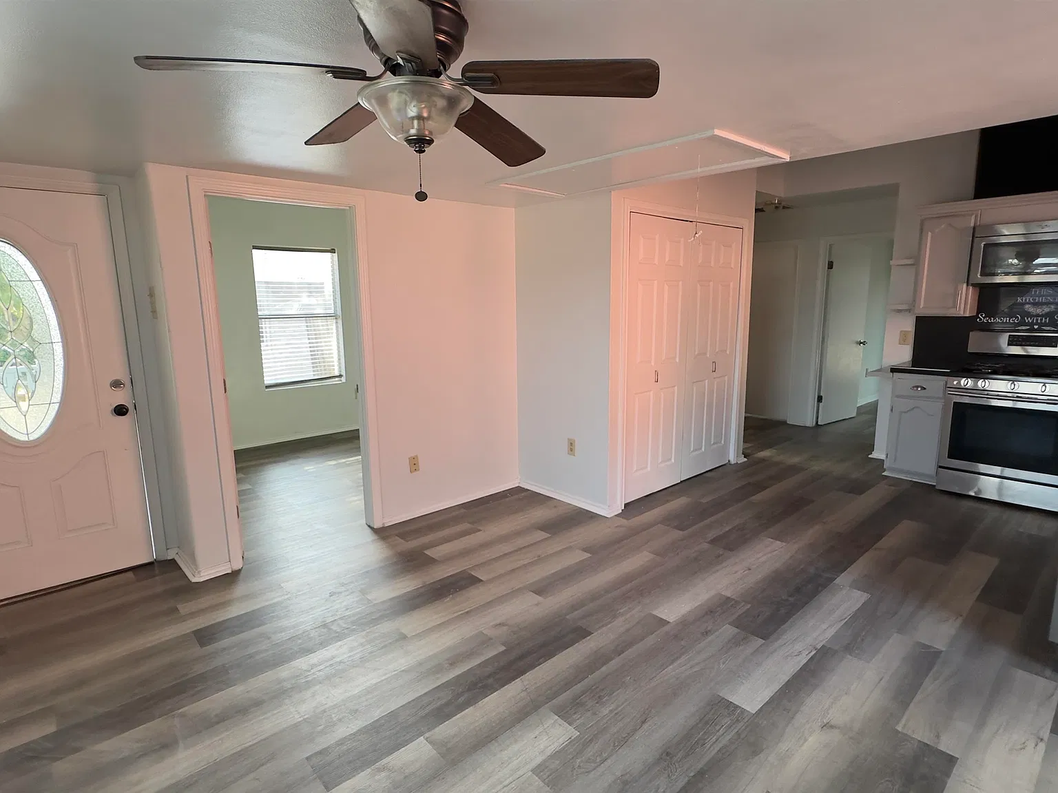 3 bed, 952 sqft, $1,550 — Photo 4