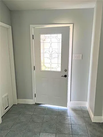1028 Kingsway Dr W — Photo 18