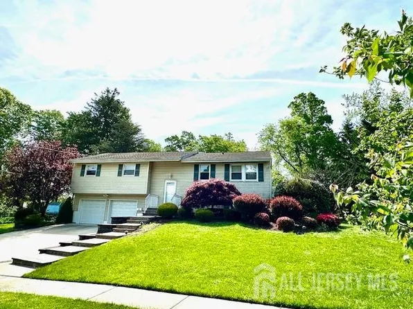 9 E Waverly Dr, East Brunswick, NJ 08816