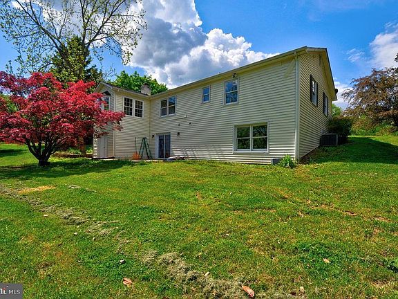 4th image of 229 N River Dr