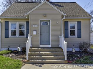 736 Lincoln Ave, Holland, MI