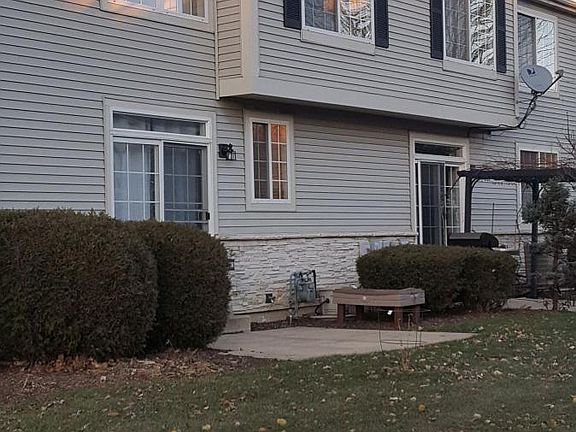 2nd image of 279 Robin Glen Ln