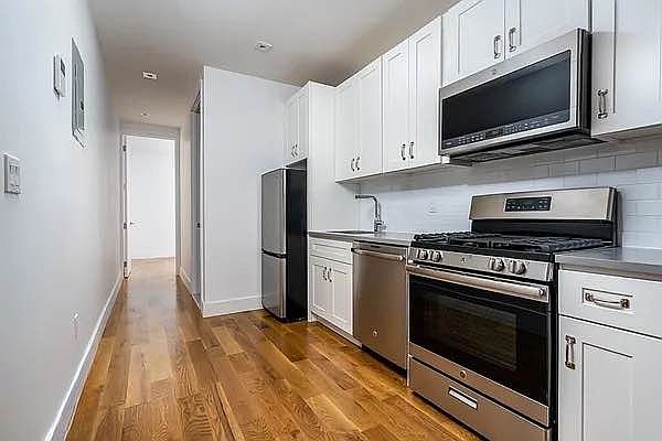 2nd image of 1731 Linden St #1R