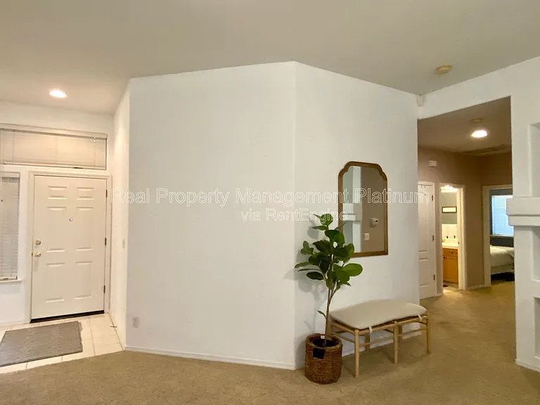 4872 N Crestmoor Ave — Photo 12