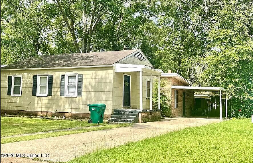 1st image of 809 Robertson St