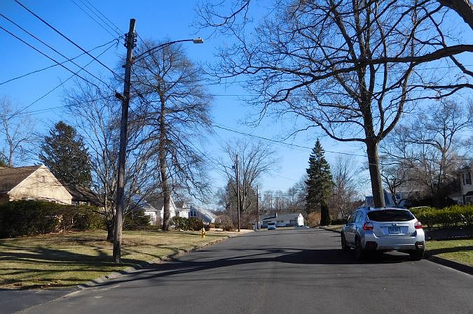 2nd image of 210 Knollwood Dr