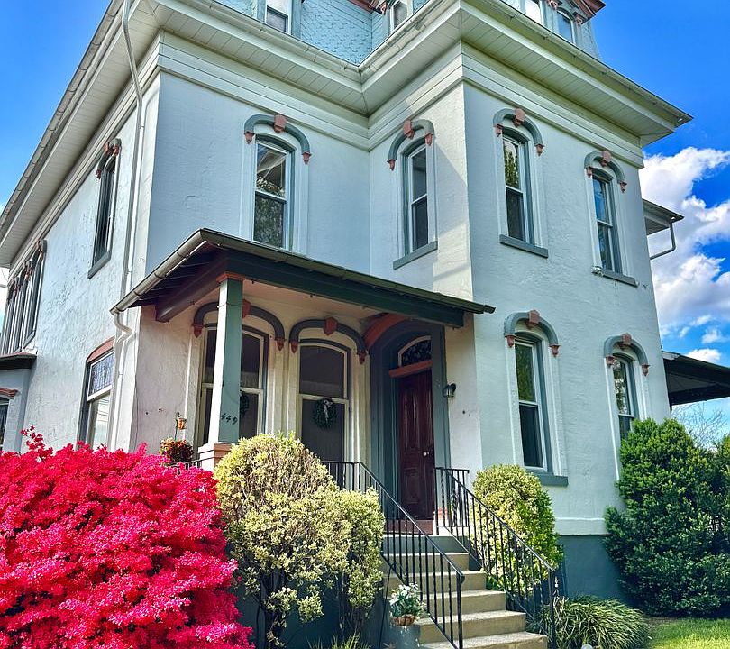 1st image of 449 Chestnut St