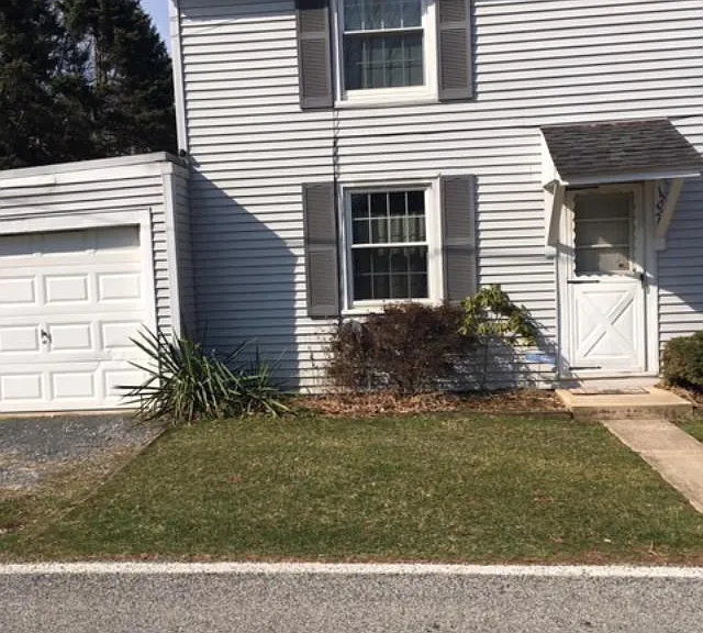 1502 Riverbend Rd — Photo 2