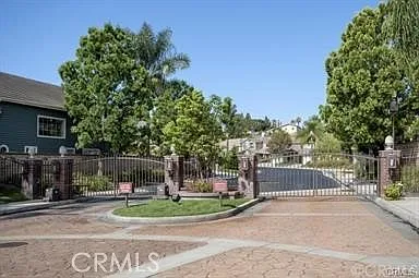 6330 Golden Gate Dr — Photo 26