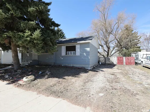211 Main Street, Vibank, SK S0G 4Y0