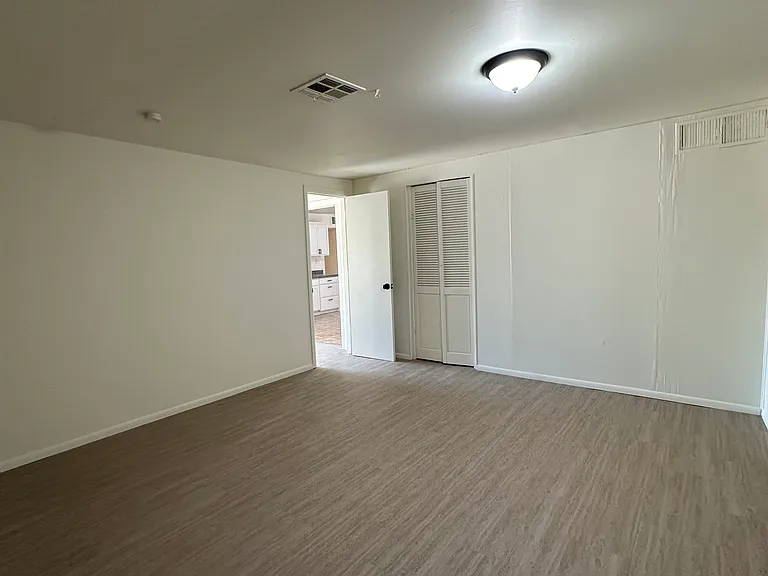 3602 W Rancho Dr — Photo 4