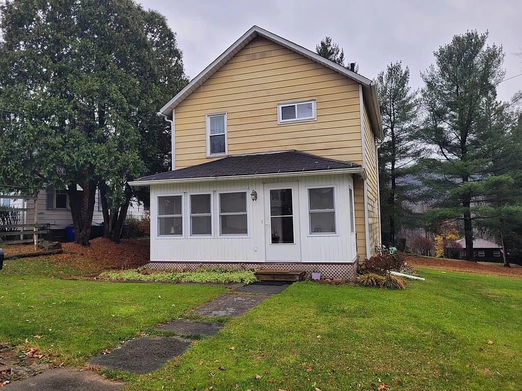 211 Pierce Ave photo 1