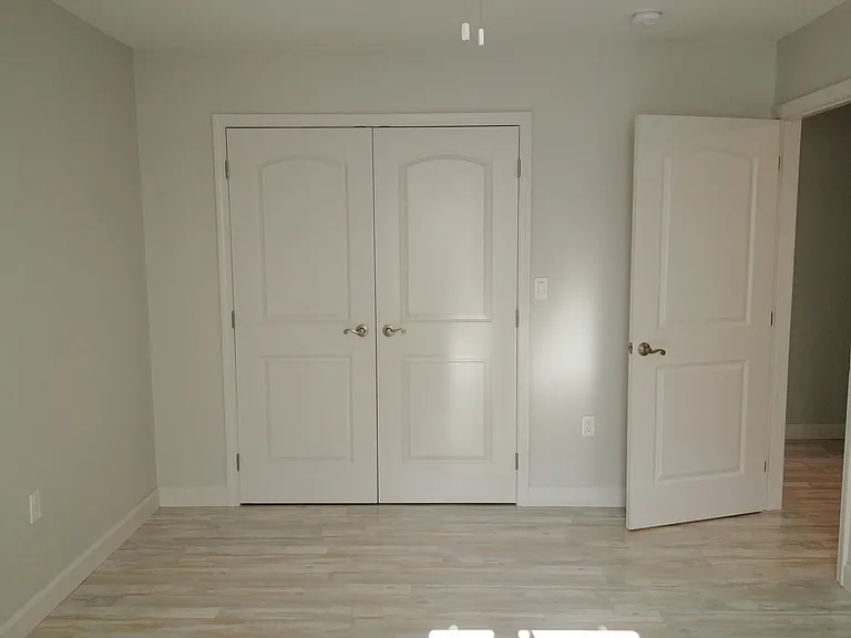 Middle bedroom