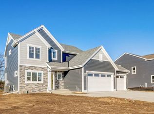 W151N11955 Mistletoe Rd, Germantown, WI 53022