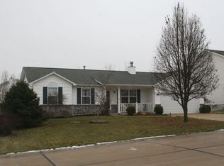 914 Lands End Cir, Saint Charles, MO