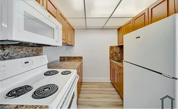 3 bed, 1036 sqft, $2,800 — Photo 4