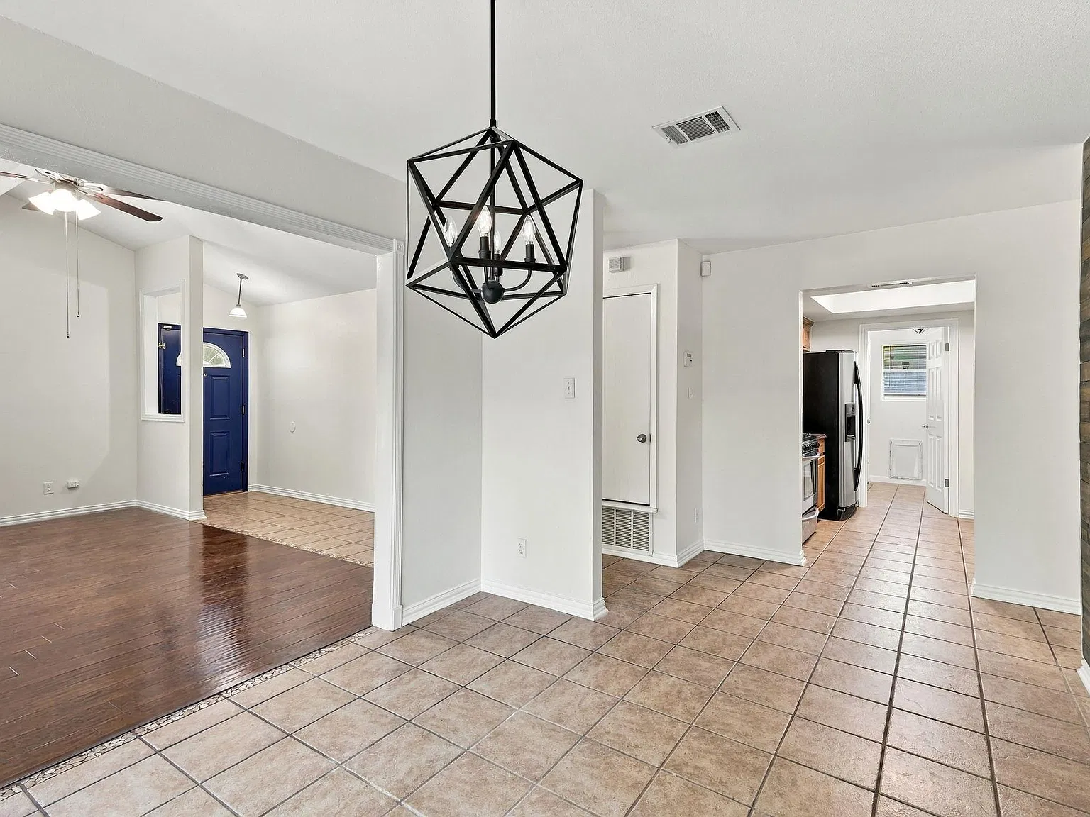 3 bed, 2.0 bath, 1367 sqft, $2,300 — Photo 4