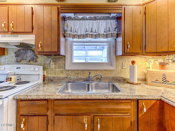 5th image of 67 Meadowbrook Rd