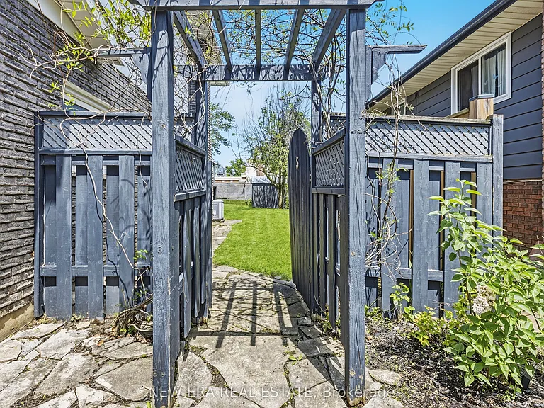 5 Shetland Cres — Photo 32