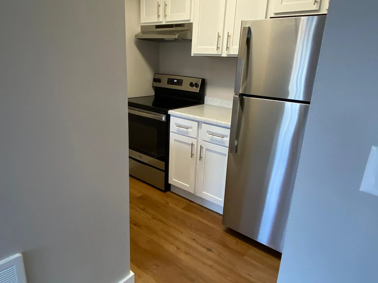 Capitol Steps Apartments & Furnished Suites — Photo 4