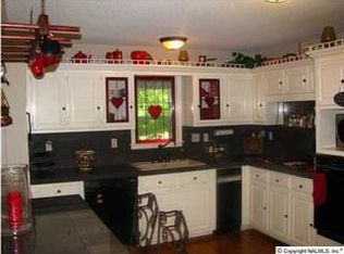 102 Southern Oaks Dr, Huntsville, AL 35811