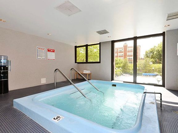 3rd image of 2020 N Lincoln Park W APT 18K