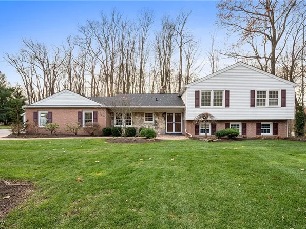 14636 Russell Ln, Novelty, OH 44072
