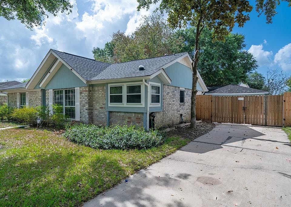 1st image of 22207 Woodrose Dr