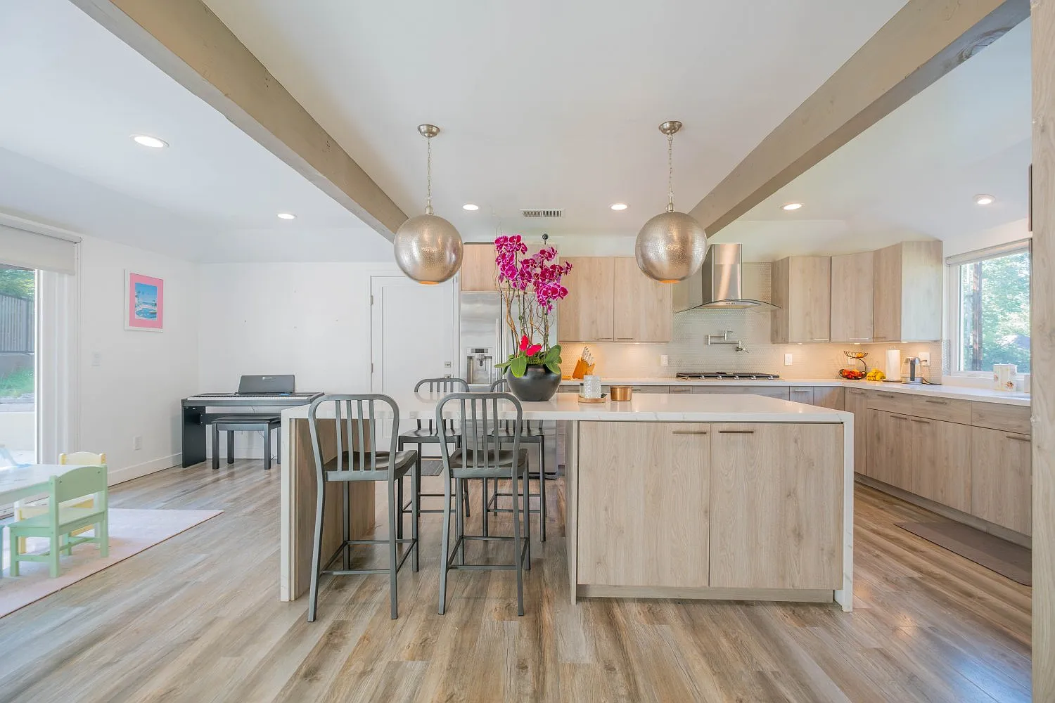 4 bed, 2598 sqft, $8,500 — Photo 1