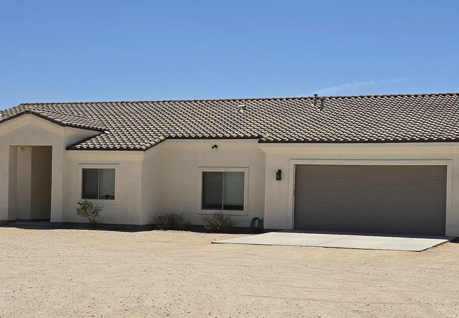 3 bed, 2.0 bath, 2126 sqft, $2,350 — Photo 2