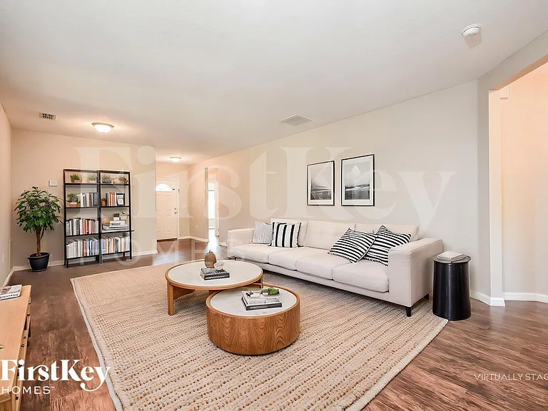 3379 Toluca Ter — Photo 3