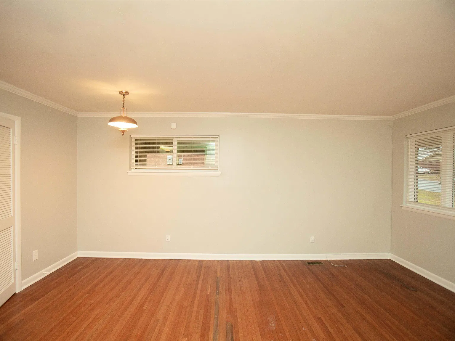 3 bed, 2.0 bath, 1160 sqft, $1,350 — Photo 4