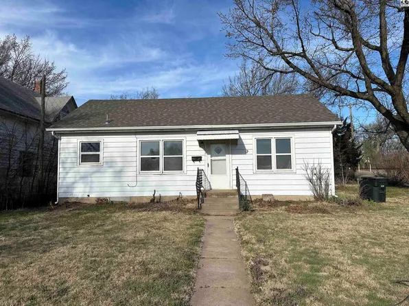 121 N High St, Pratt, KS 67124