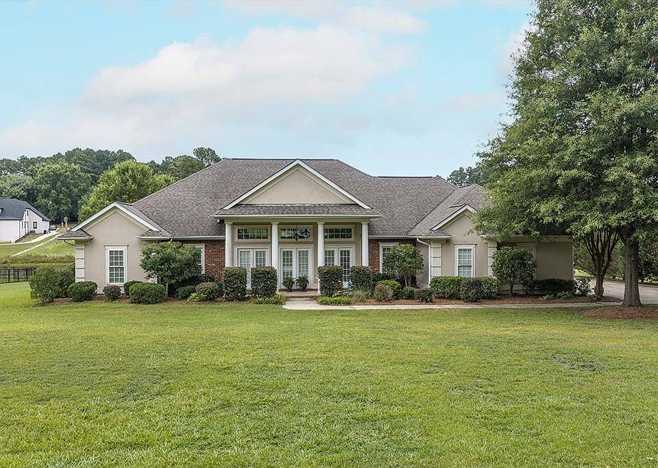 1st image of 724 Fairway Lakes Rd