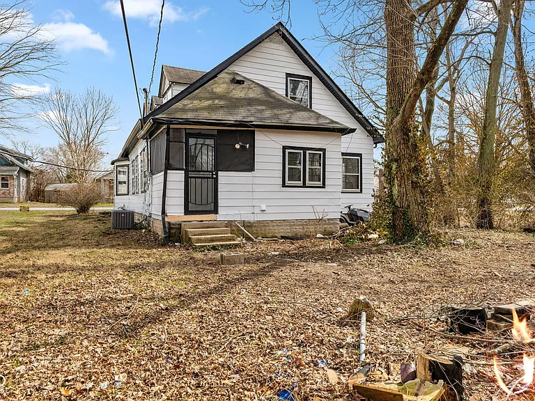 320 Lockerbie St — Photo 37