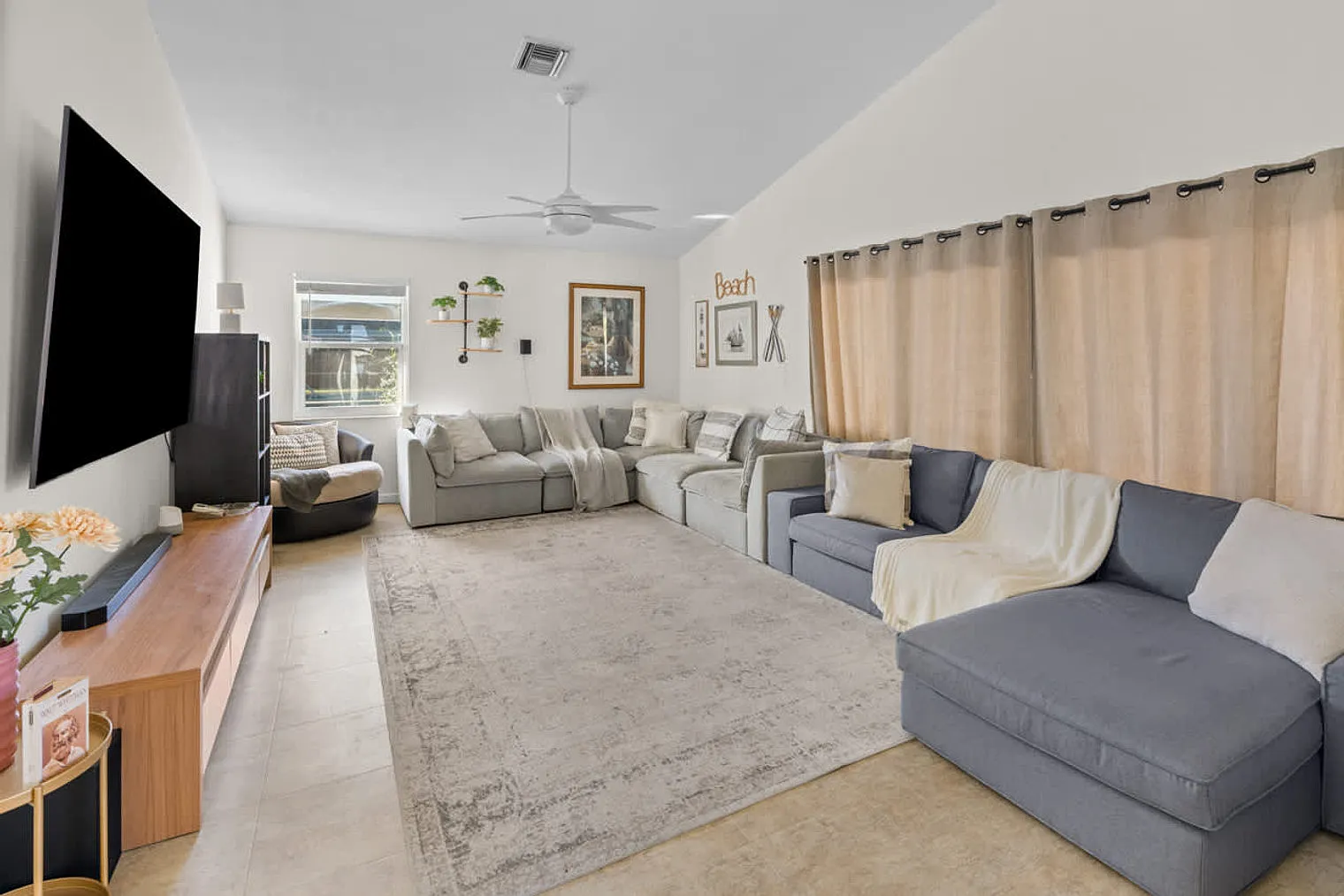 3 bed, 2.0 bath, 2357 sqft, $4,995 — Photo 1
