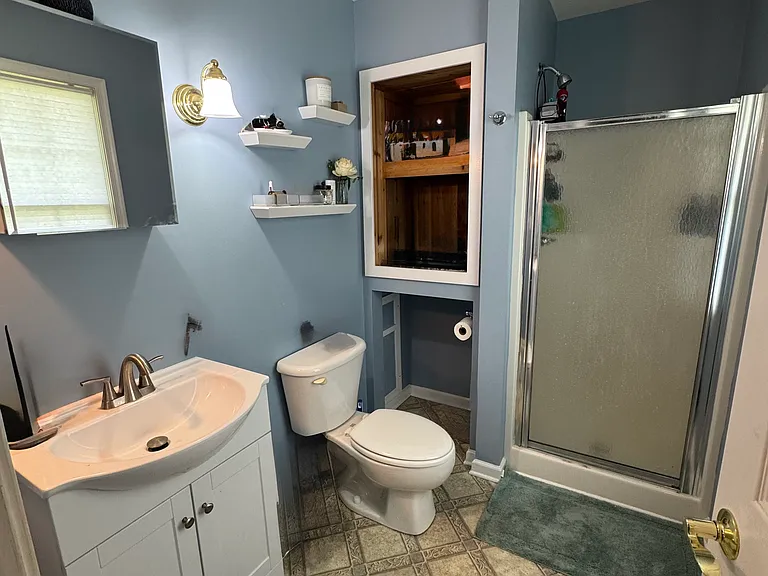 Greendale Dr — Photo 10