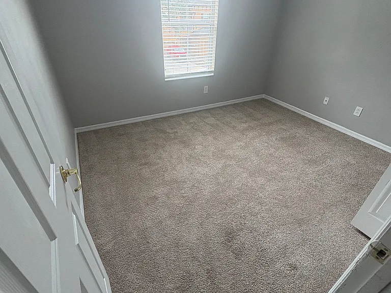 1210 Retreat View Cir — Photo 4
