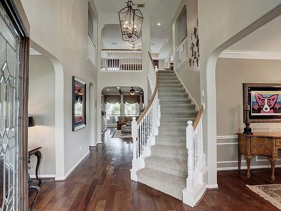 This Fedrick Harris home has many architectural details that you will appreciate. Curved room openings, crown molding, and updated lighting fixtures.