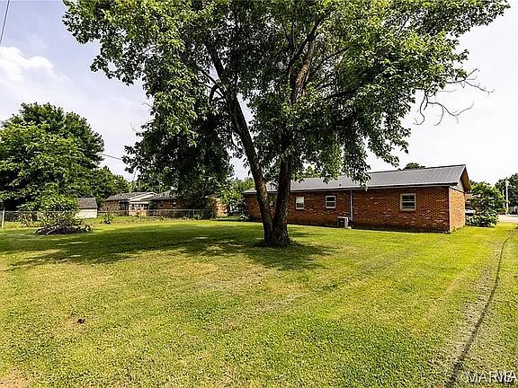 4th image of 141 Saint Catherine Ln