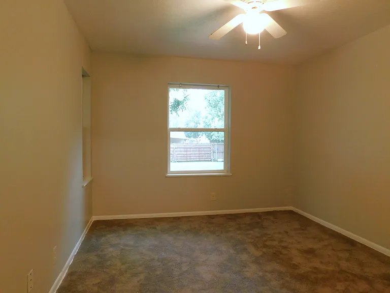 325 W Jones St — Photo 17