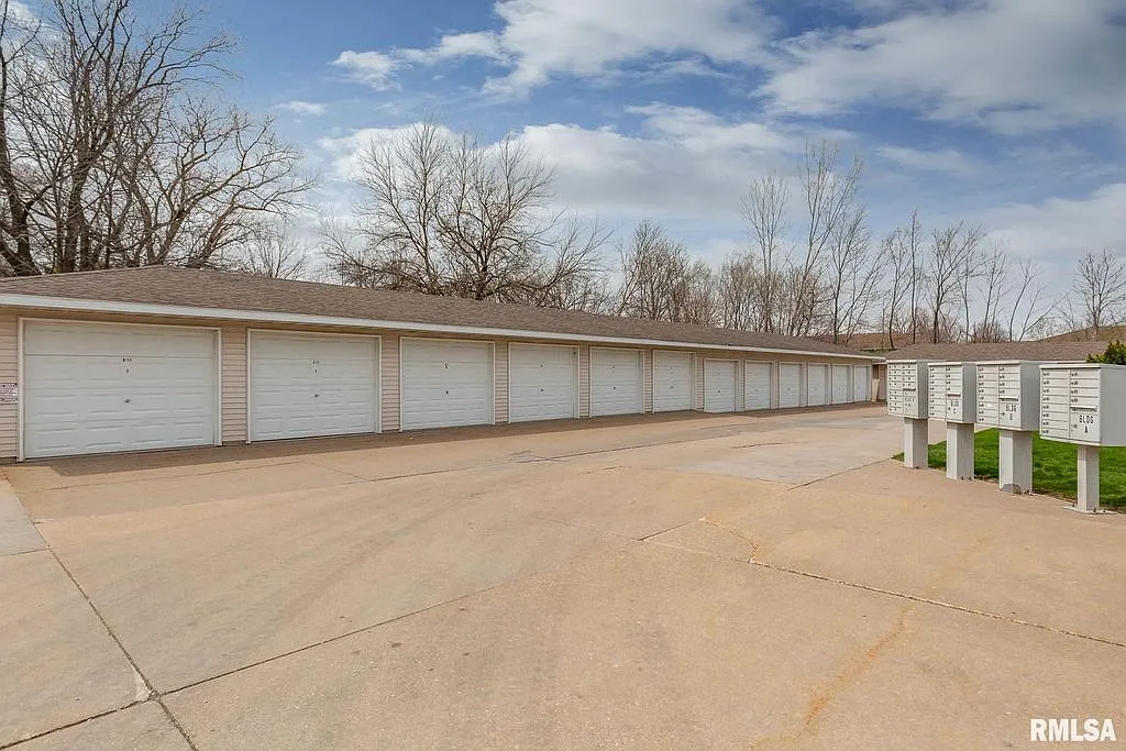 2 bed, 872 sqft, $1,200 — Photo 4