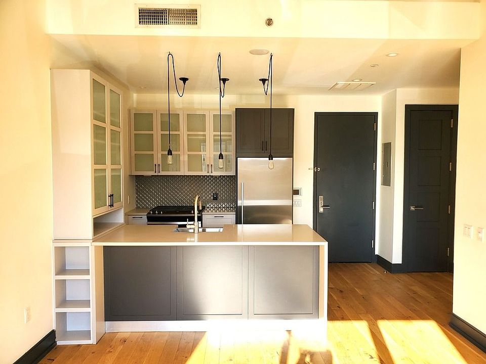 1st image of 10 Montieth St #283