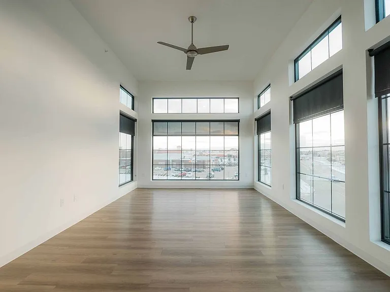 District Lofts ll Apartments — Photo 43