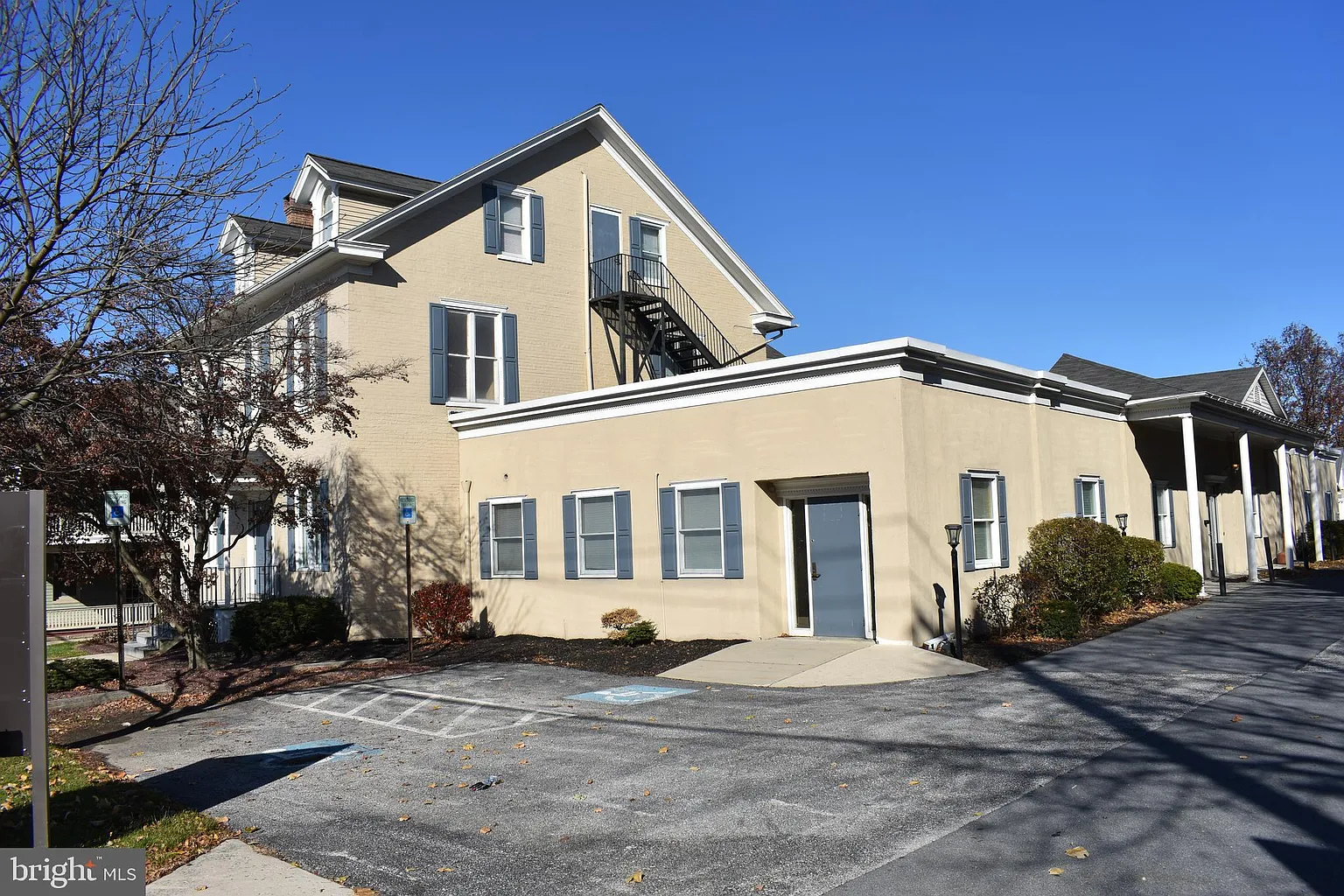 455 Lincoln Way E photo 1