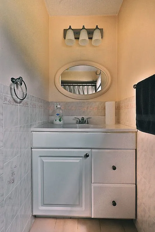 3 bed, 1.5 bath, 1286 sqft, $3,300 — Photo 2