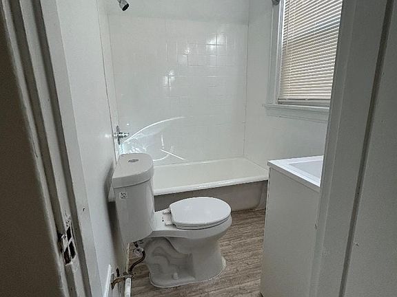 5th image of 594 De Votie Ave #1